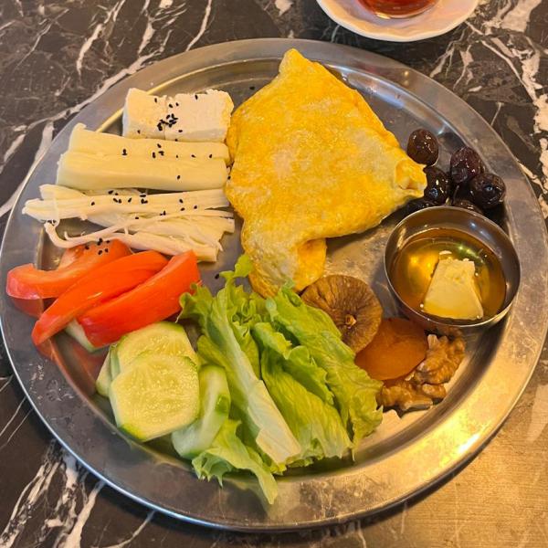 Omlet Tabağı + 1 Çay İkram